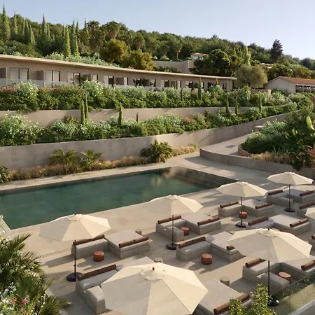 מלון Louis Ionian Sun 4*
