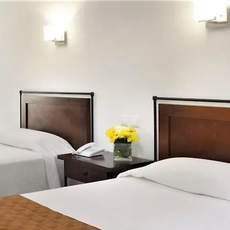 מלון Louis Ionian Sun 4*